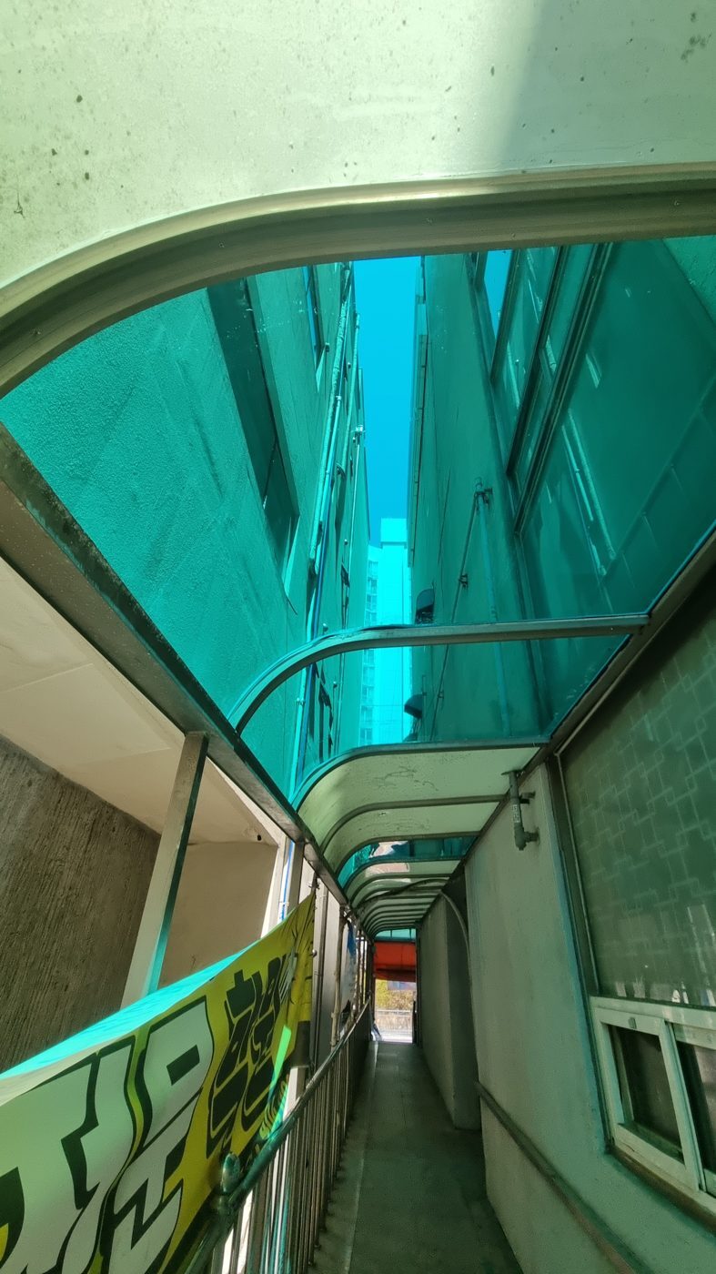 용인 렉산보수 완료 후 파란빛 지붕